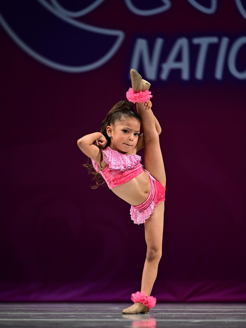 PP Cuties dancer kick